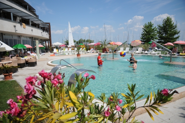 Hotel Silverine Lake Resort
